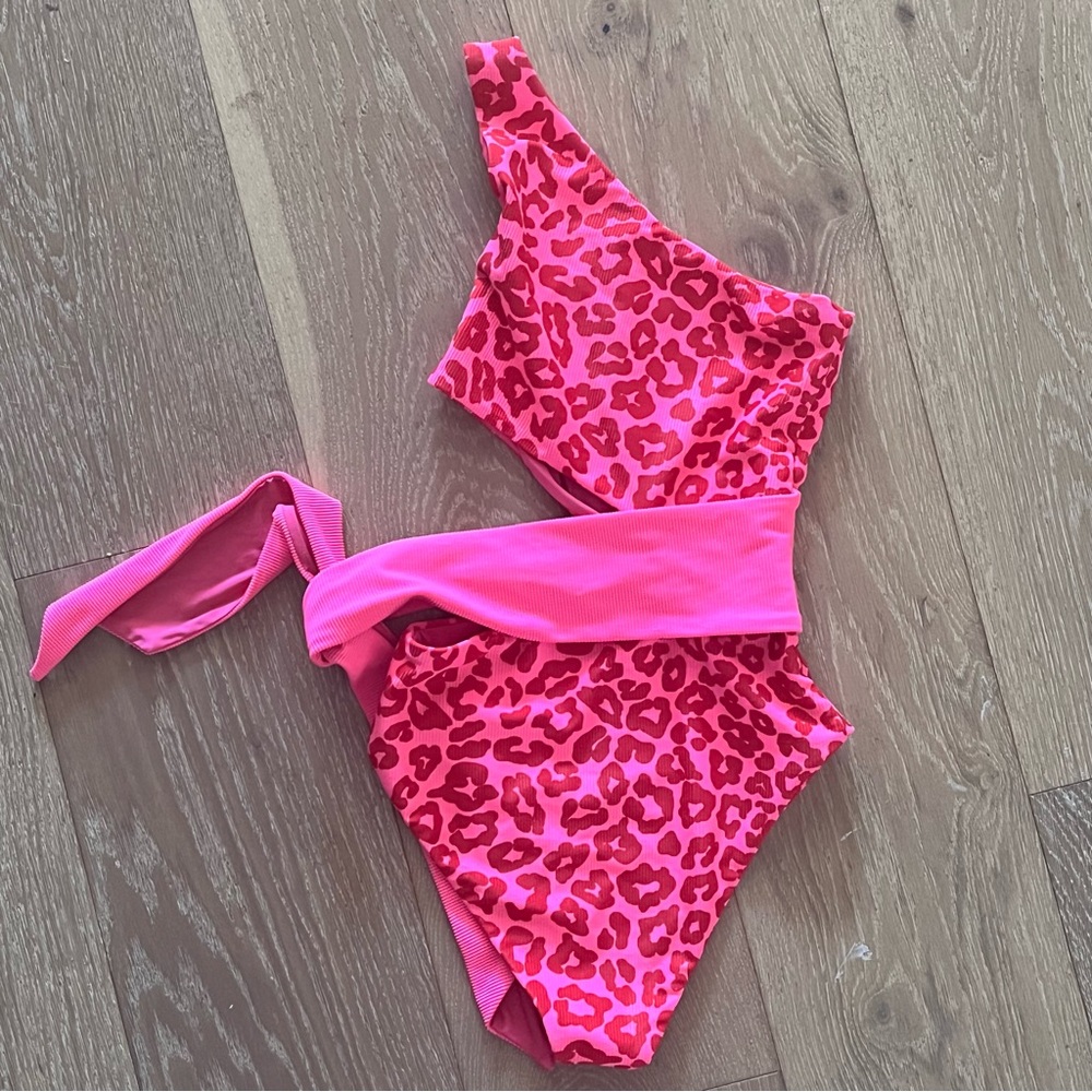 Beach Riot Rae One Love Leopard One Piece - Picture 8 of 9